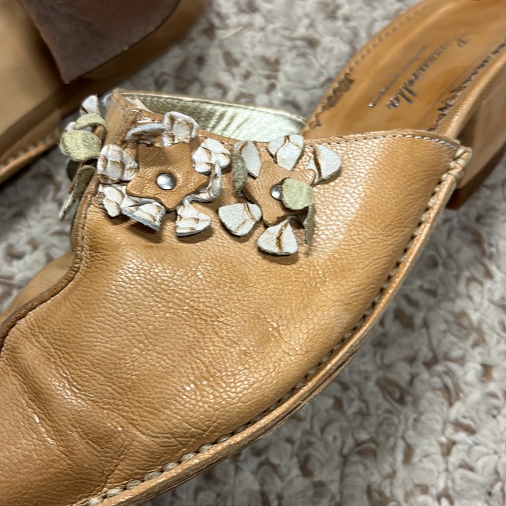 Ladies shoe - Picture 3 of 5